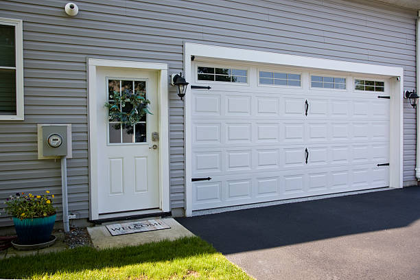24/7 Emergency Garage Door Panel Replacement experts in Bonneauville, PA